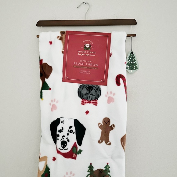NEW Christmas Dogs & Gingerbread Man Cookies Plush Blanket - Picture 2 of 6